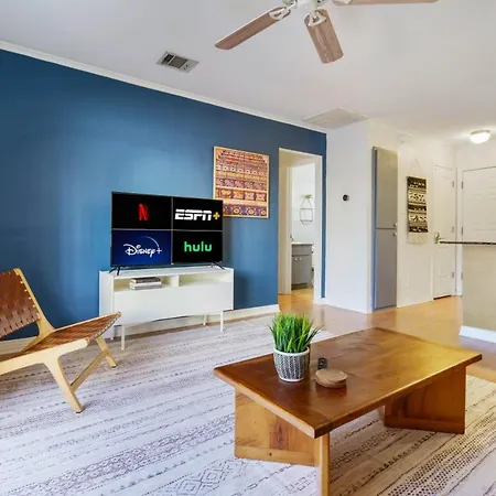 Pet Friendly Apt W Pool Minutes From Zilker Park In Austin